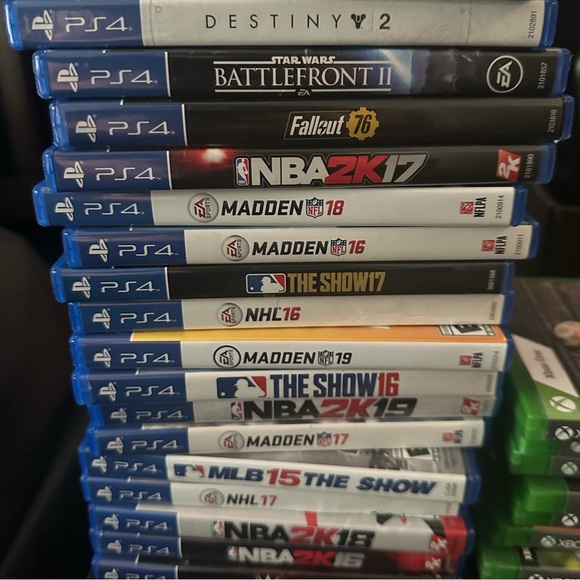 PS4 console with 1 controller and 13 games - Picture 4 of 4